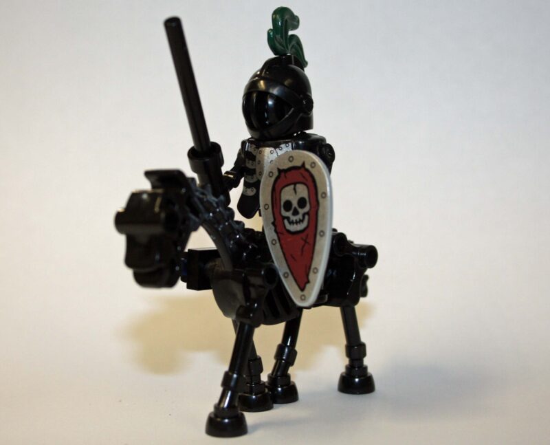 Dark Skeleton Knight (B) with Horse animal minifigure