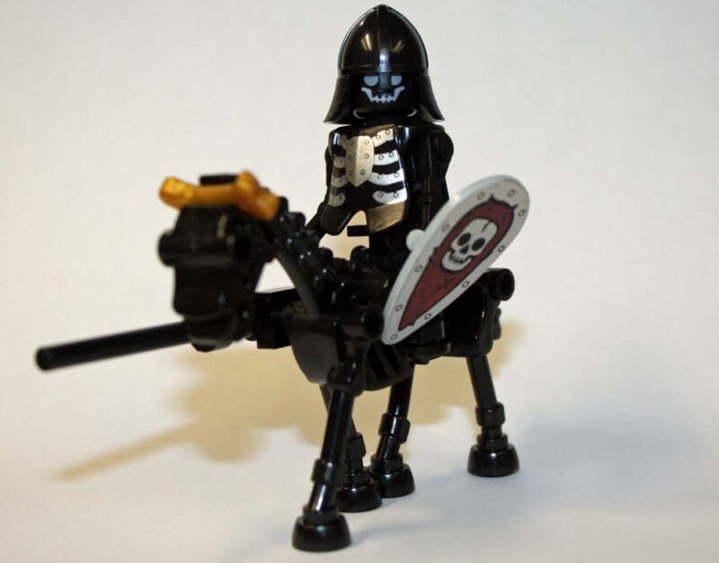 Dark Skeleton Knight (I) with Horse animal minifigure