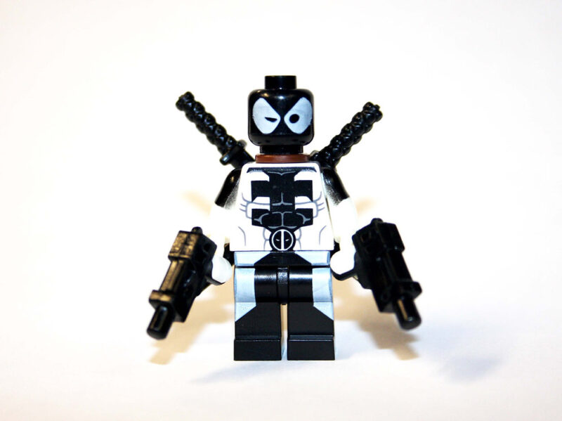 Deadpool Back in Black Minifigure - Marvel Comics Edition