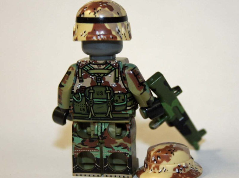 War on Terror US Army Soldier Minifigure - Premium Gas Mask Desert Edition - Image 2